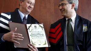 Orhan Pamuk a primit titlul de Doctor Honoris Causa al Universităţii Bucureşti
