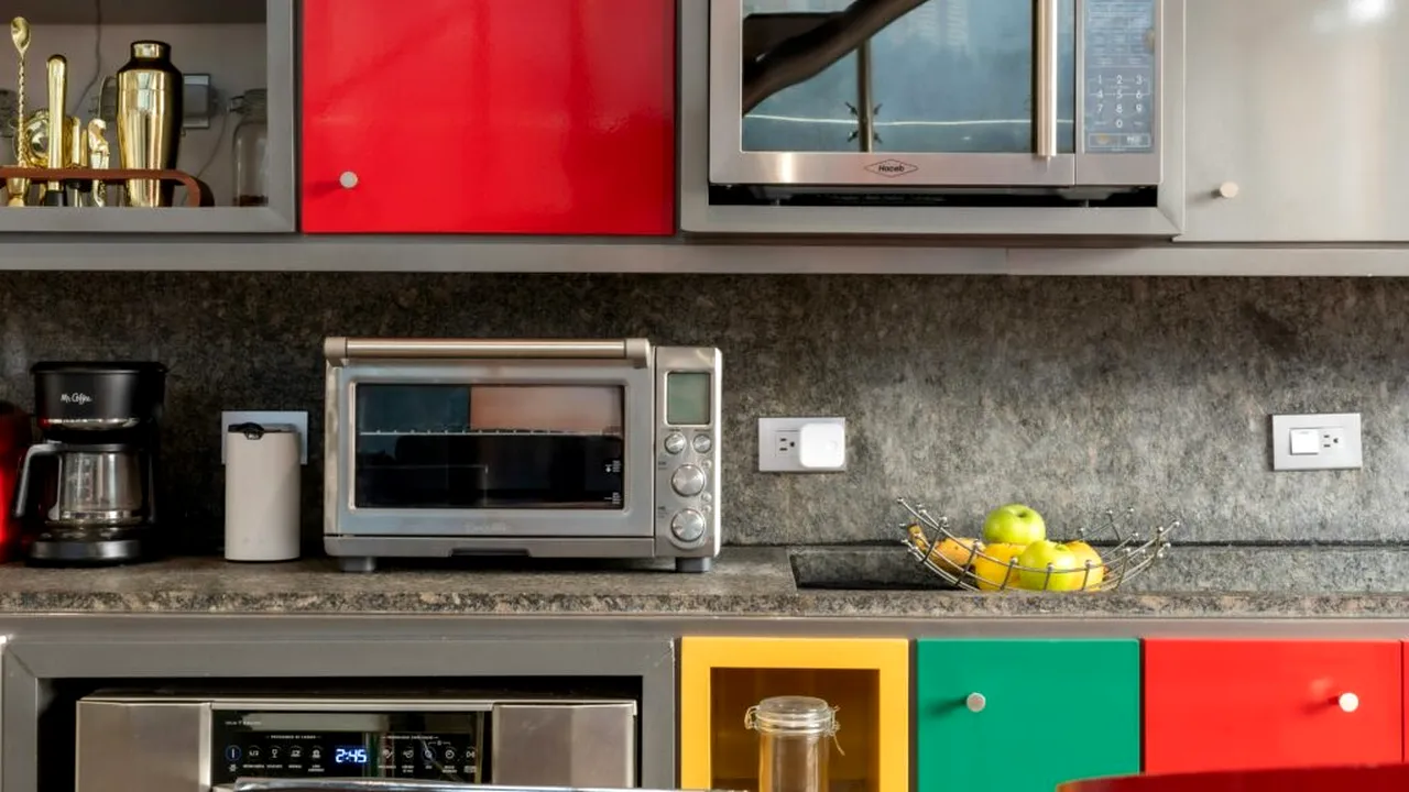 Un raport dezvăluie riscurile ascunse pentru sănătate ale meselor gata preparate și ambalate în recipiente de plastic