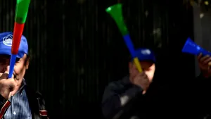 Angajaţi din administraţia publică, nemulţumiţi de salarii, au pichetat Ministerul Muncii