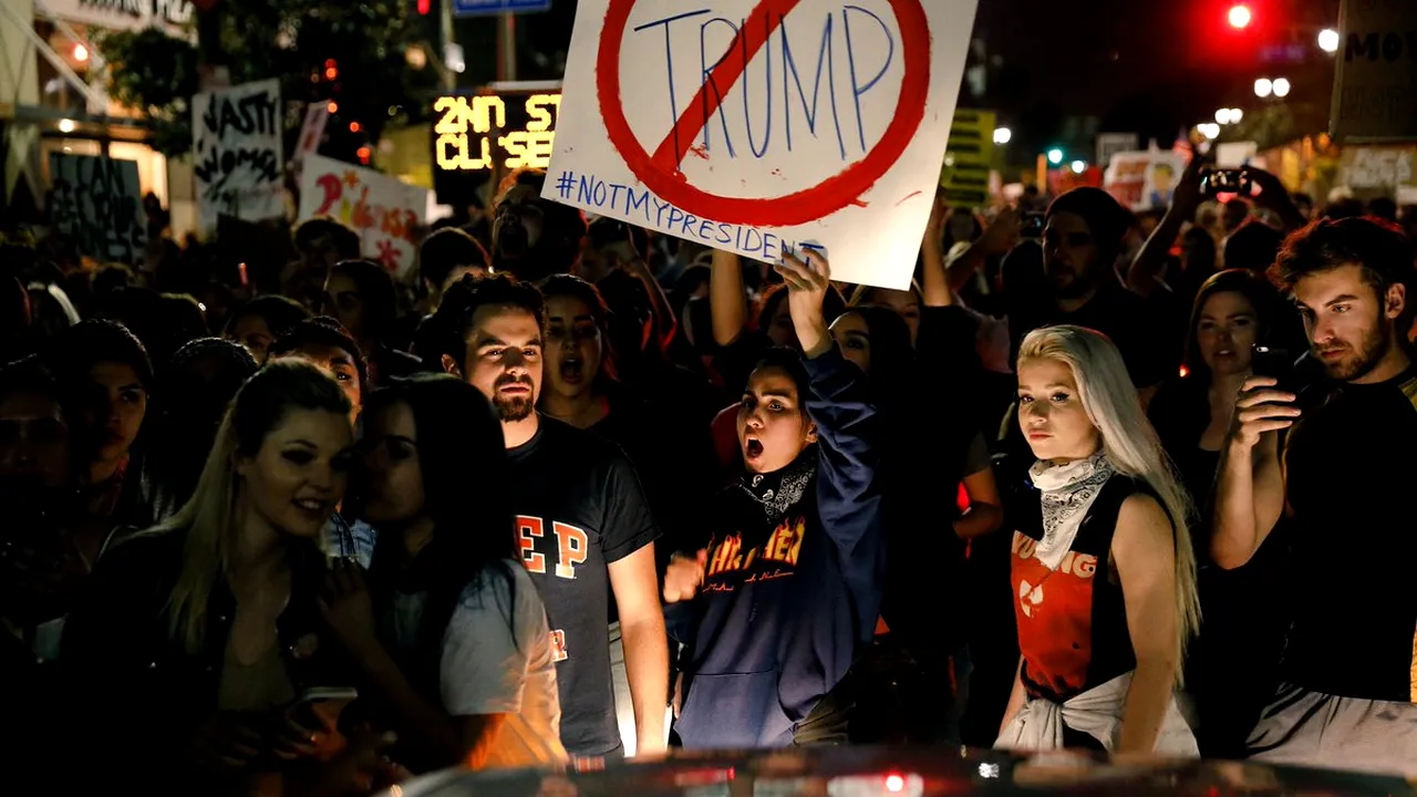 Victoria lui Donald Trump scoate oamenii în stradă: Proteste pentru a treia noapte consecutiv în mai multe oraşe din Statele Unite   - FOTO, VIDEO