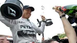 ANALIZĂ: Rosberg revine în fruntea clasamentului piloţilor după a cincea dublă Mercedes la rând