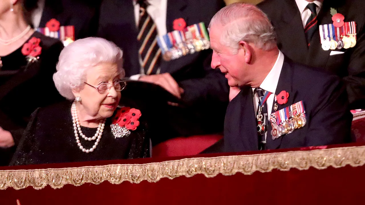 Mesaj emoţionant al reginei Elisabeta a II-a pentru fiul său, prinţul Charles: Înseamnă că ai trăit suficient de mult să îţi vezi copilul crescând