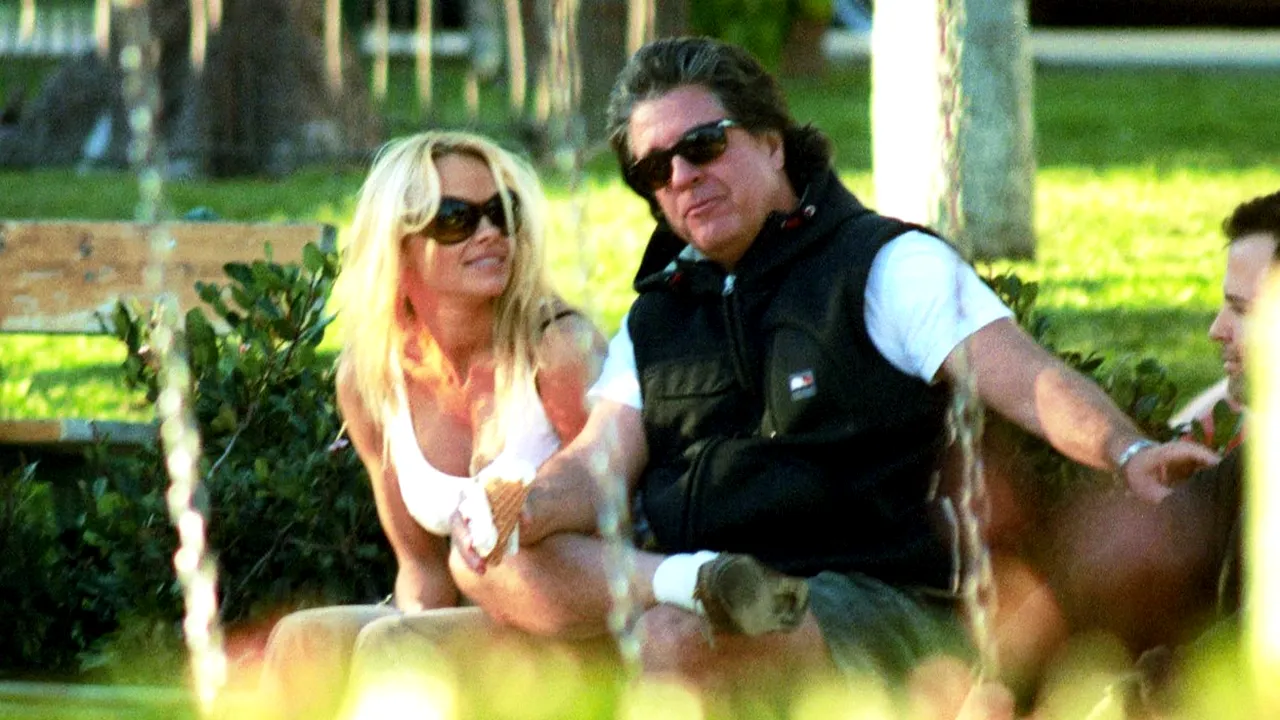 Pamela Anderson şi al cincilea soţ s-au separat la doar 12 zile după ce s-au căsătorit în secret