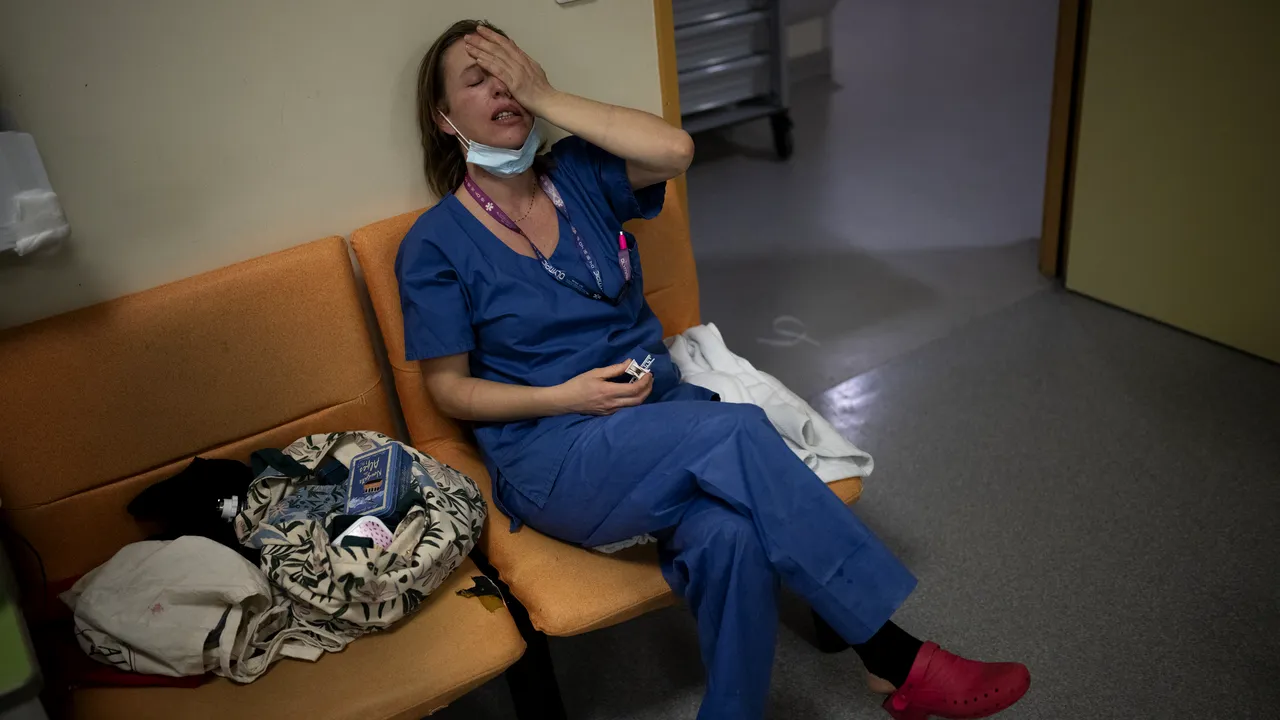 O treime dintre asistenţii medicali din SUA intenţionează să renunţe la profesie - raport