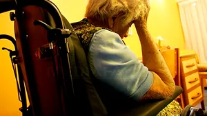 Posibil remediu pentru Alzheimer: Anticorpi care blochează dezvoltarea maladiei, descoperiţi de savanţii britanici