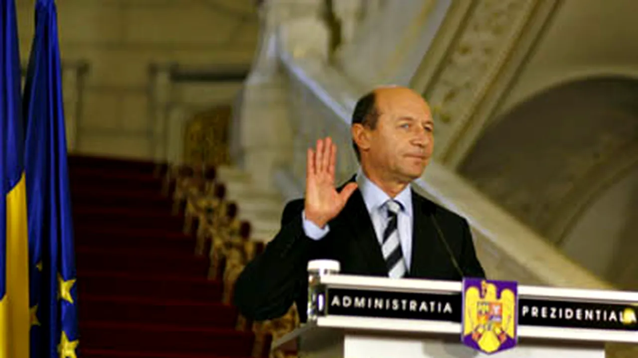 Băsescu: Când voi decide dacă voi candida, voi anunţa public