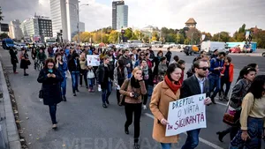 Marş în Capitală, pentru prevenirea şi combaterea violenţei împotriva femeilor - FOTO