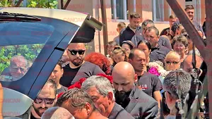 Teodora Marcu, condusă pe ultimul drum. Durere fără margini în satul natal al tinerei ucise de Robert Lupu