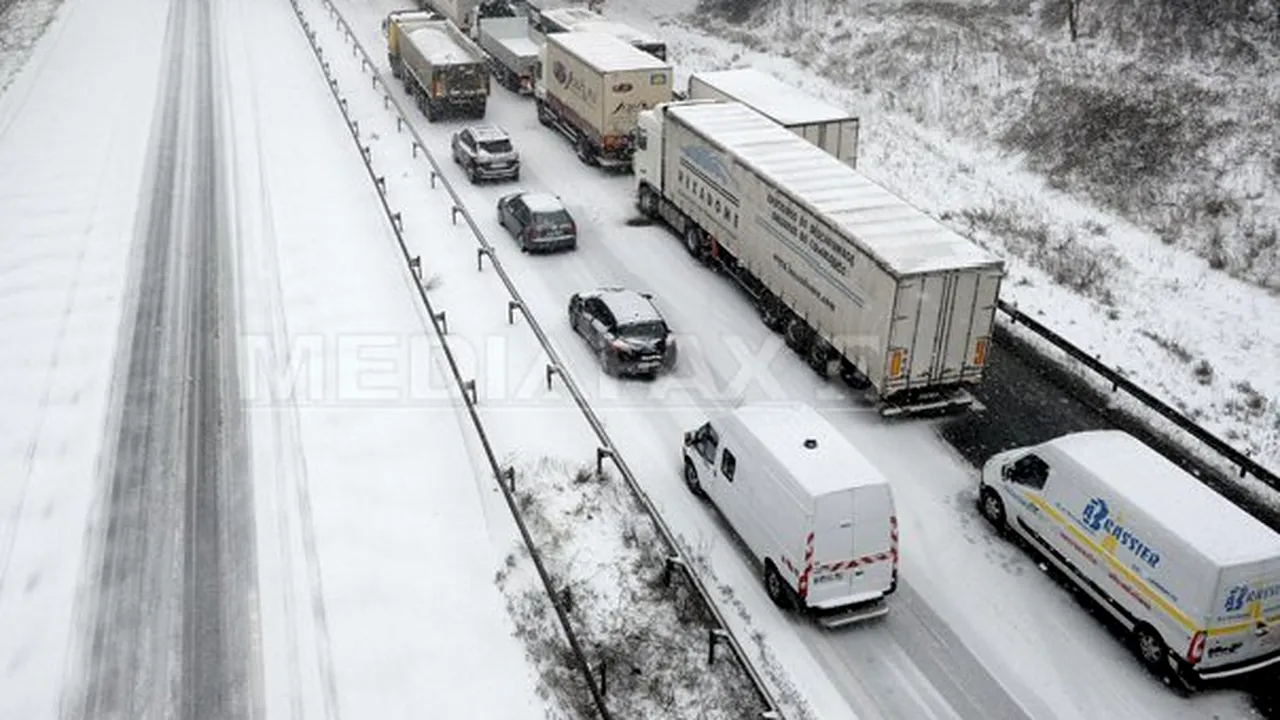 Transporturile au fost paralizate în ţările din nord-vestul Europei din cauza ninsorii