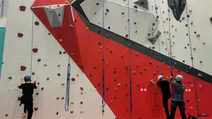 Americanul Watson a doborât recordul mondial de viteză la escaladă de două ori într-o oră