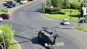 Reacţia MApN după aterizarea forţată a elicopterului american în Piaţa Charles de Gaulle 
