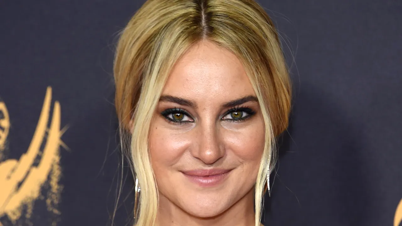 Moda lansată de Shailene Woodley: actriţa mănâncă zilnic argilă cu linguriţa. Ce cred experţii în sănătate despre ciudatul obicei 

