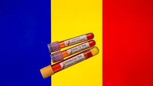 ANALIZĂ. 10 la sută din cei testaţi de COVID-19 în România au virusul. Care este cifra reală de îmbolnăviri şi la ce să te aştepti de sărbători