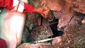 Salvare miraculoasă: Un bărbat a fost scos dintre dărâmături după trei zile de la alunecarea de teren din China - FOTO, VIDEO