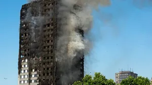 INCENDIUL din Londra. Marea Britanie va întreprinde o anchetă în privinţa TRAGEDIEI de la Grenfell Tower unde au murit cel puţin 17 de persoane