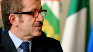 Maroni: Băsescu este de acord cu politica Romei faţă de taberele de nomazi