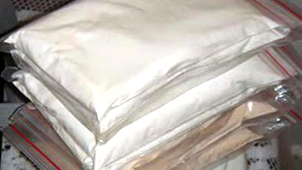 A murit de supradoză în timp ce transporta două kilograme de cocaină în burtă