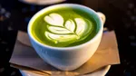 Pudra verde care seamănă perfect cu matcha, dar nu conține cofeină. Cum este făcută