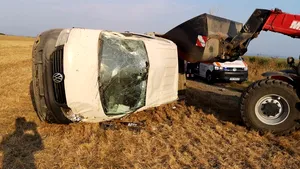 Şase persoane au fost rănite în Timiş după ce o maşină condusă de un şofer băut s-a răsturnat. Printre victime sunt patru copii