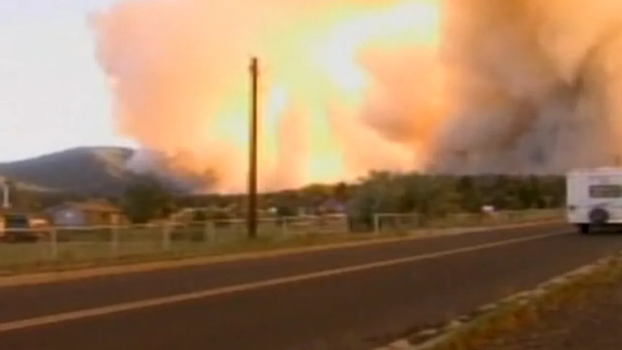 Incendii de vegetaţie pe aproximativ 2.000 de hectare în statul american Arizona - VIDEO