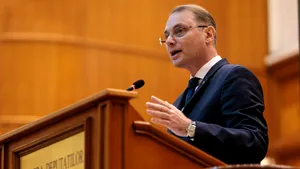 Luca Niculescu, primul discurs în calitate de premier: „Încheiem astfel azi cinci luni și jumătate de criză politică