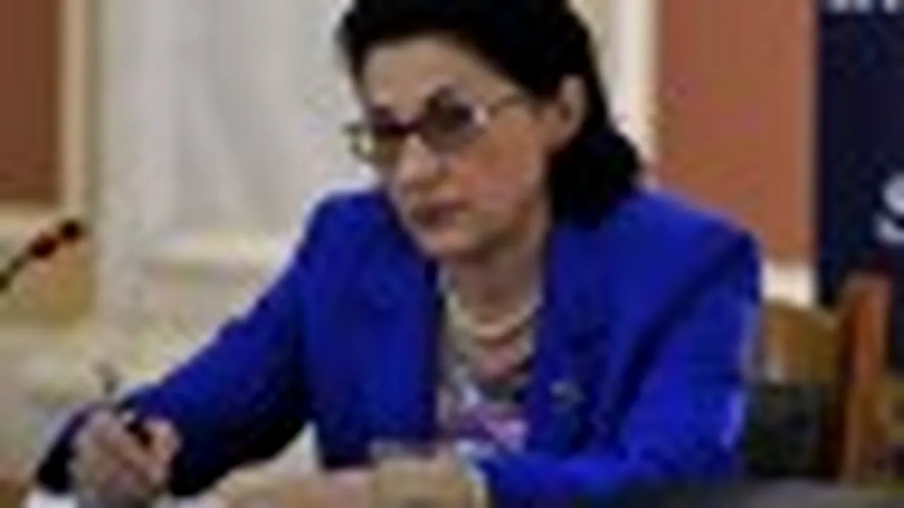 Romanian Ed Min Promises Teachers Higher Wages, 13th Salary In March