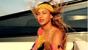 FOTO | Cum arată rochia mini de doar 179 de dolari, purtată de Beyonce la două luni după naştere