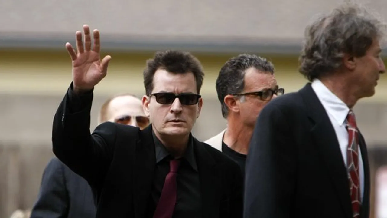 Charlie Sheen şi-a petrecut Ziua Recunoştinţei cu Denise Richards, una dintre fostele sale soţii