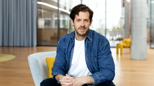 Zalando încheie 2025 cu rezultate solide, estimează o accelerare a creșterii în 2026 prin extinderea inovațiilor bazate pe AI și anunță un program de răscumpărare de acțiuni de până la 300 milioane euro.