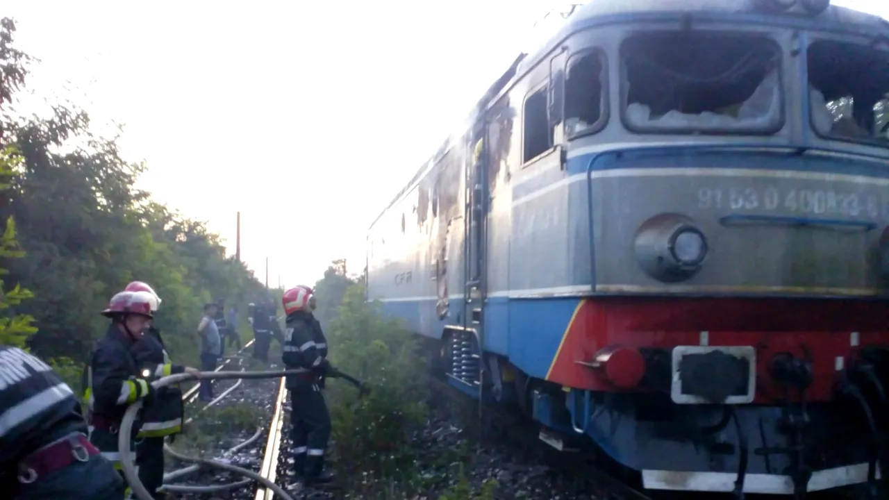 Locomotiva unui tren care transporta combustibil a luat foc în Prahova