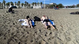 Victorie pentru mişcarea feministă din Catalonia. Guvernul regional spune că femeile au dreptul să meargă topless la piscină