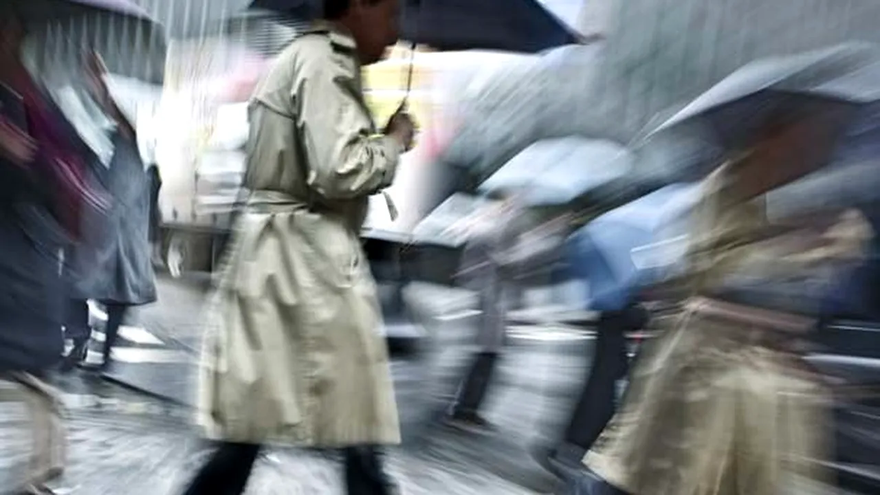 AVERTIZARE METEO: Vreme rece, ploi şi ninsori, de duminică până miercuri dimineaţă 