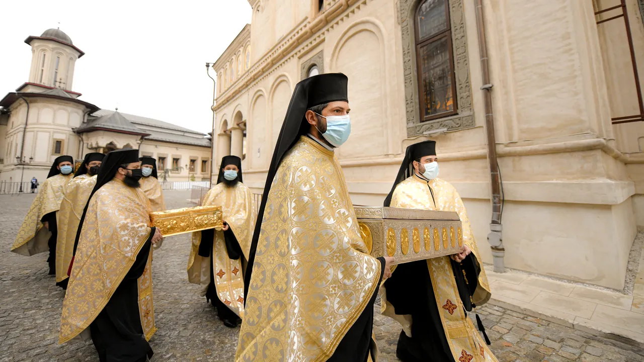 Moaştele Sfântului Dimitrie cel Nou: Aproape 8.000 de oameni au fost, duminică, la Patriarhie