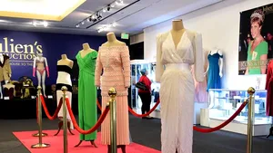 Cinci rochii ale prinţesei Diana, vândute la licitaţie pentru aproape o jumătate de milion de dolari