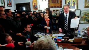 Procesul lui Corneliu Vadim Tudor, amânat la primul termen din cauza lipsei avocatului