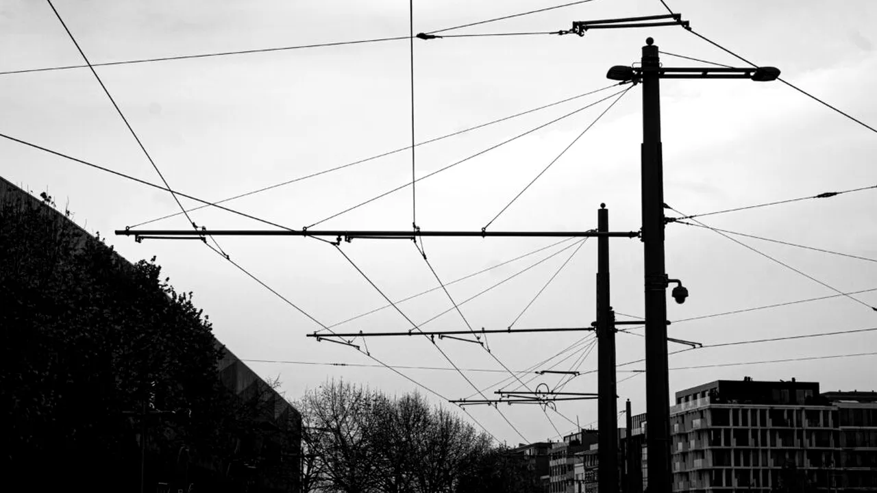 Sfârșitul unei ere: O țară din sudul Europei a început demontarea cablurilor de troleibuz