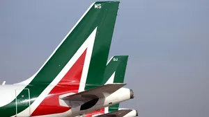Etihad Airways din Abu Dhabi negociază preluarea unei participaţii de până la 49% din Alitalia