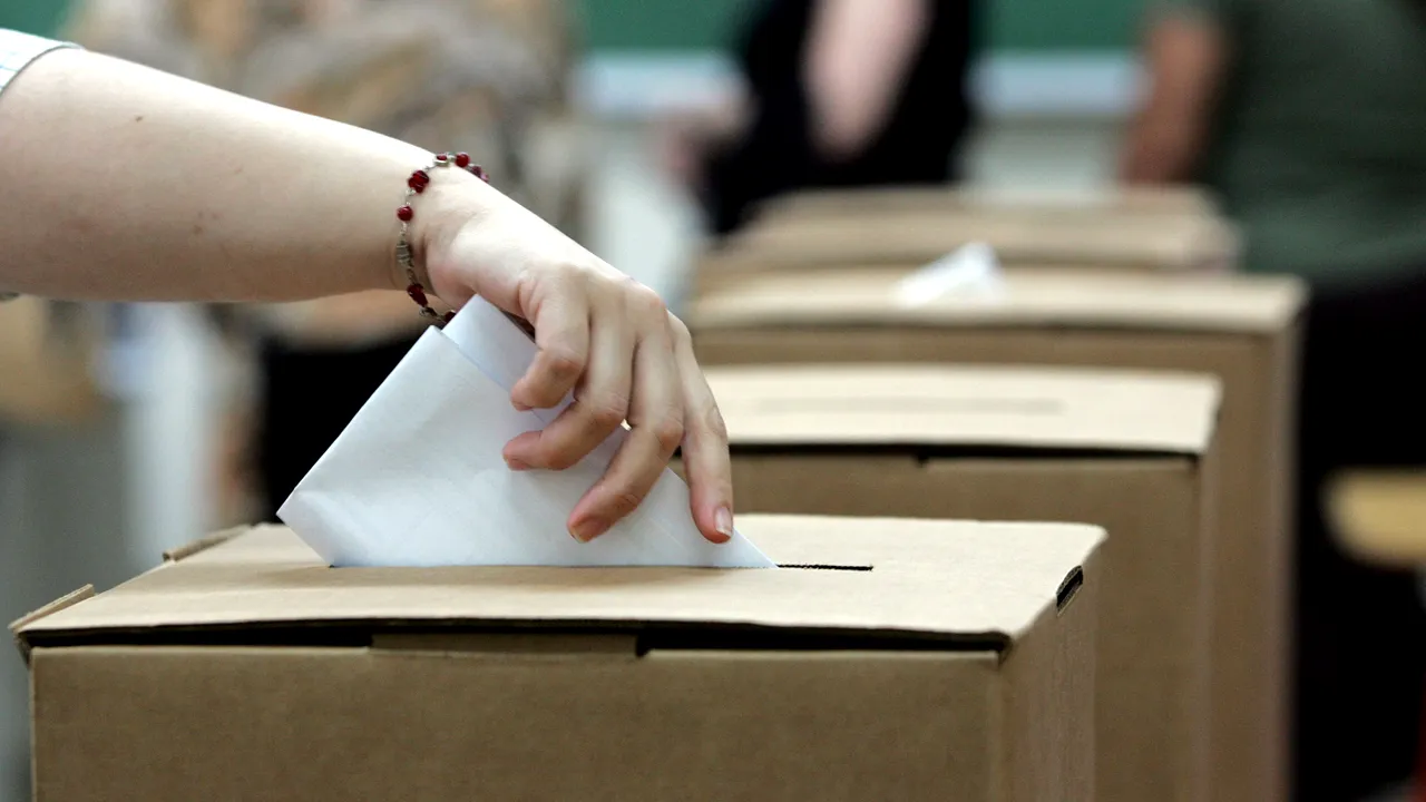 Referendum în România. Buzoienii sunt chemaţi la urne pentru unirea oraşului cu o comună