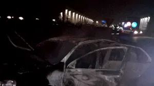 O maşină a ars ca o torţă pe autostrada Bucureşti-Piteşti - FOTO