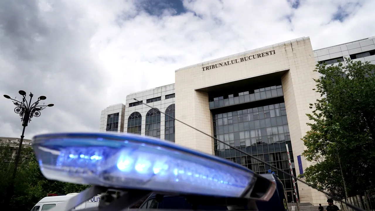 Zeci de percheziţii în Capitală şi alte 19 judeţe, în cazul permiselor de conducere false 
