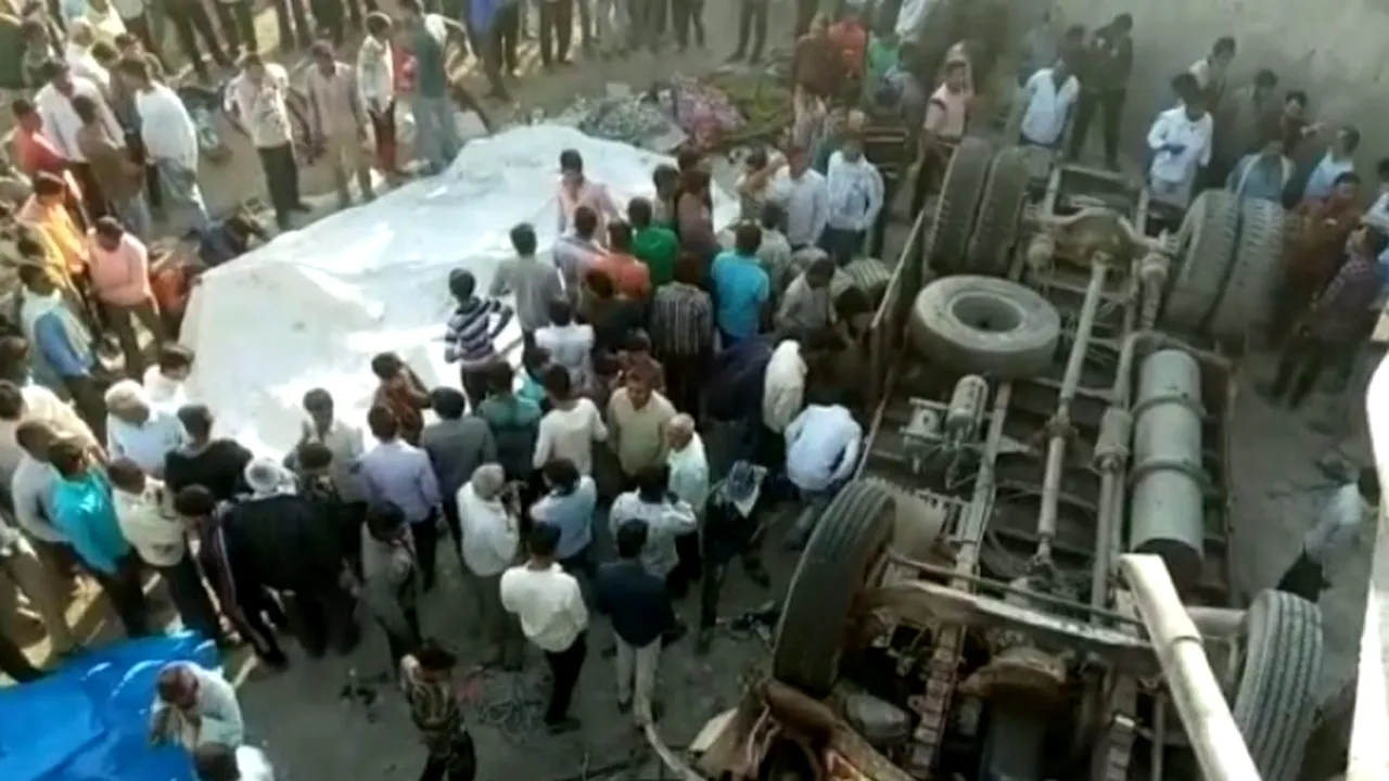 Cel puţin 25 de morţi în urma unui accident rutier în India. Autobuzul transporta zeci de oameni la o nuntă