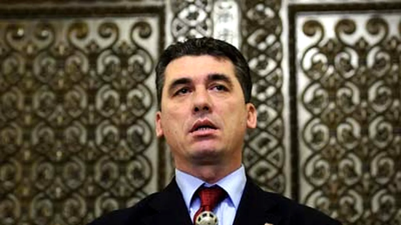 Funcţionarii publici se opun disponibilizărilor şi îngheţării salariilor