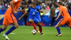 FOTO | Incident neplăcut pentru un fotbalist de la PSG, după ce un suporter a încercat să-l lovească 