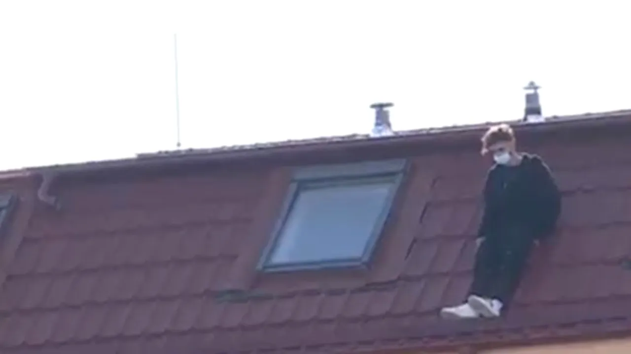 Gest extrem în sectorul 3 din Bucureşti. Tânărul care s-a aruncat în gol de pe acoperişul căminului a murit. IGSU: „Nu putem vorbi de un eşec”