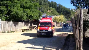 40 de percheziţii în Argeş la persoane bănuite de trafic de persoane şi minori. DIICOT: Victimele era răpite din locuri publice de lângă biserici, gări şi autogări şi erau ţinute în lanţuri - FOTO, VIDEO