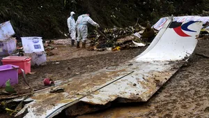 Răstunare de situaţie în cazul accidentului aviatic în care au murit 132 de oameni în China. Avionul ar fi fost prăbuşit intenţionat