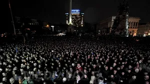 Parlamentul ucrainean a votat DEMITEREA preşedintelui şi alegeri ANTICIPATE la 25 mai. Timoşenko, în Piaţa Independenţei: 