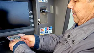 Pensionarii pot încasa pensiile la Libra Bank