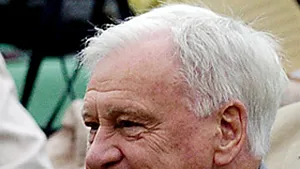 Sir Bobby Robson se retrage din activitatea de antrenor