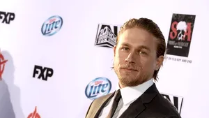 Charlie Hunnam renunţă la rolul principal din ecranizarea romanului erotic 